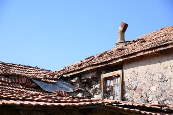 An old rooftop on a house
